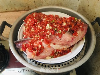 剁椒鱼头的做法步骤：8