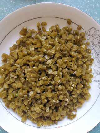 酸豇豆肉末蛋炒饭的做法步骤：2