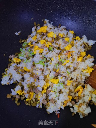 酸豇豆肉末蛋炒饭的做法步骤：8