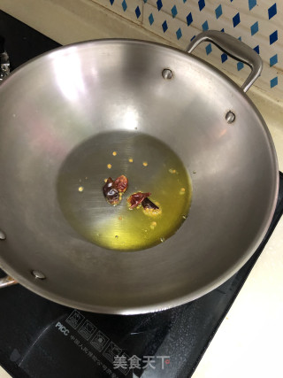 清炒红汗菜（春季必吃）的做法步骤：2