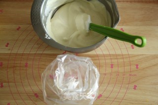 迷你酸奶烫面戚风杯子蛋糕的做法步骤：12