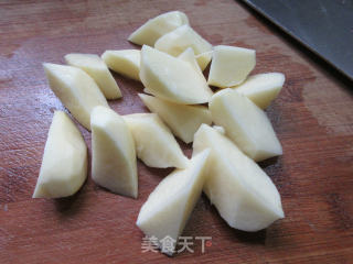 牛心菜腊鸡腿煮洋芋艿的做法步骤：4