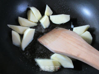 牛心菜腊鸡腿煮洋芋艿的做法步骤：5