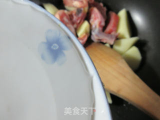 牛心菜腊鸡腿煮洋芋艿的做法步骤：6
