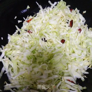 豆皮炒包菜丝的做法步骤：2