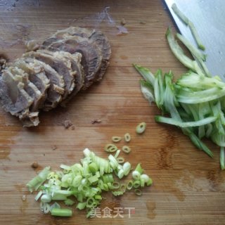 牛肉面的做法步骤：1