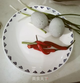 凉拌皮蛋的做法步骤：1