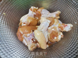 土豆炖鸡腿的做法步骤：1