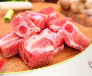 冬瓜排骨汤的做法步骤：1