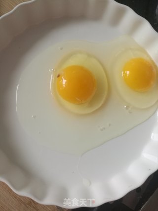 蛋香馒头夹培根的做法步骤：2