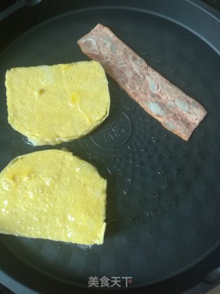 蛋香馒头夹培根的做法步骤：5