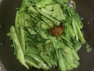 蒜蓉鱼酱油麦菜的做法步骤：4