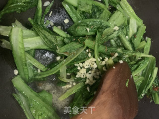 蒜蓉鱼酱油麦菜的做法步骤：5