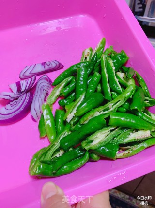 辣椒炒牛肉的做法步骤：2
