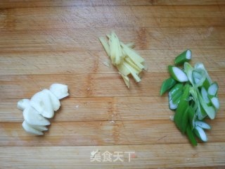 酱鲫鱼的做法步骤：1