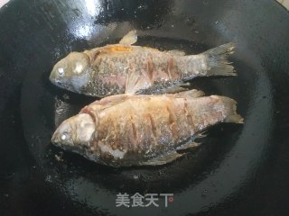 酱鲫鱼的做法步骤：5