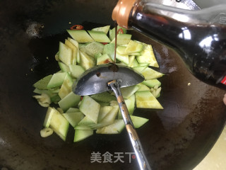 醋烹茭瓜的做法步骤：5