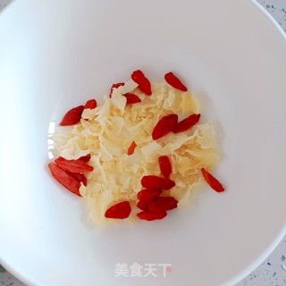清蒸版银耳羹的做法步骤：3