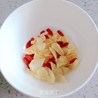 清蒸版银耳羹的做法步骤：4