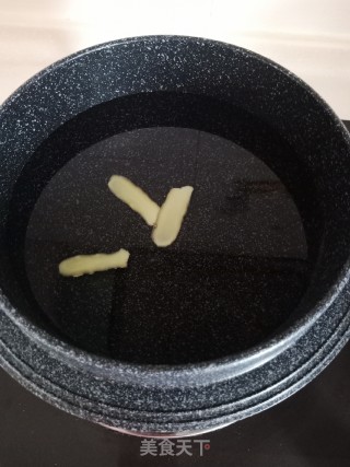 甜豆香菇瘦肉汤的做法步骤：3