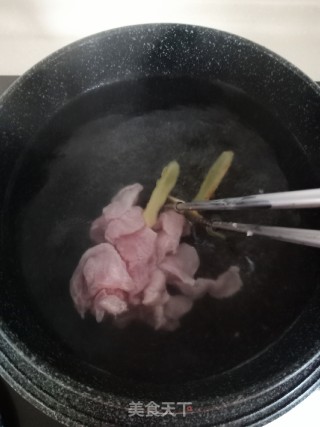 甜豆香菇瘦肉汤的做法步骤：4