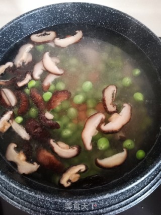 甜豆香菇瘦肉汤的做法步骤：5