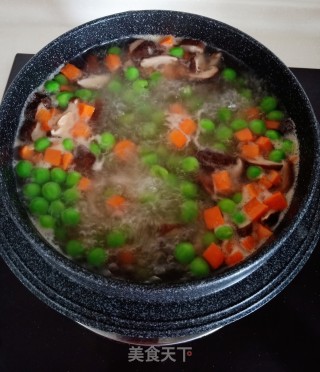甜豆香菇瘦肉汤的做法步骤：6
