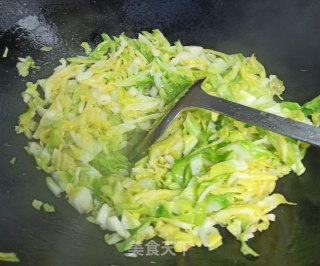 蒜香橄榄油包菜丝的做法步骤：7