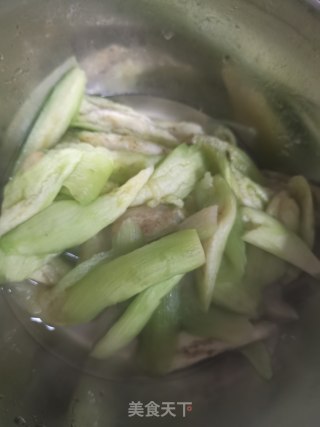 砂锅茄子腊肉炖豆腐的做法步骤：2