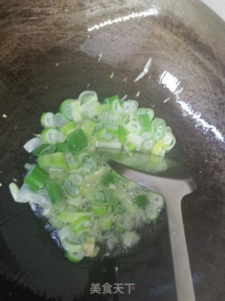 葱油藕片的做法步骤：4
