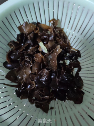 鱼香肉丝的做法步骤：3