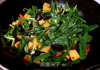 韭菜炒豆腐的做法步骤：10