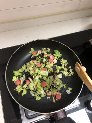 菠萝炒饭的做法步骤：3