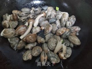 辣炒花甲（蛤蜊）的做法步骤：4