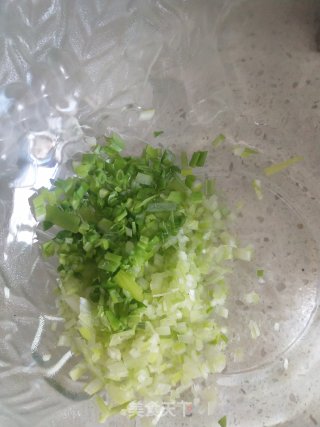 鸡蛋韭菜海米包子的做法步骤：6