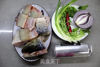 啤酒炖草鱼的做法步骤：2