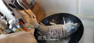 红烧鲤鱼的做法步骤：1