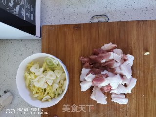 红烧鲤鱼的做法步骤：2