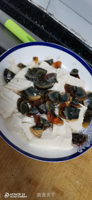 皮蛋豆腐的做法步骤：1