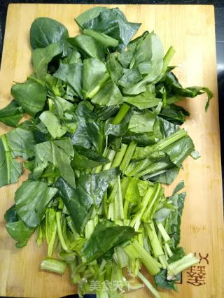 菠菜炒粉皮的做法步骤：2