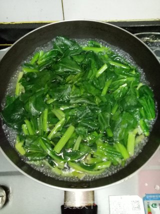 菠菜炒粉皮的做法步骤：3