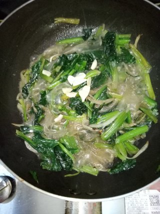 菠菜炒粉皮的做法步骤：8