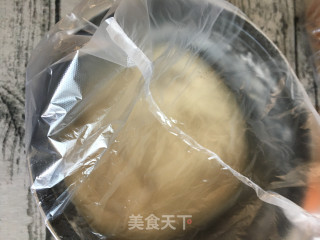 煎牛奶米面葱香花卷的做法步骤：4