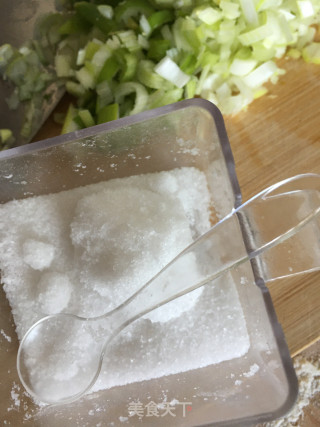 煎牛奶米面葱香花卷的做法步骤：11