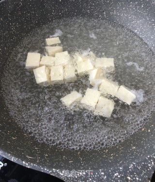豆腐鱼丸汤的做法步骤：23