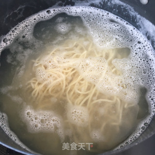 荠菜鱼丸面的做法步骤：21