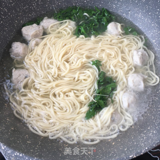 荠菜鱼丸面的做法步骤：23