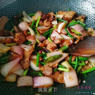 蒜苔洋葱炒酱牛肉的做法步骤：6