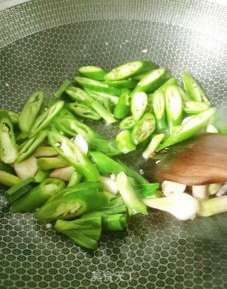 蒜苗荷包蛋的做法步骤：8