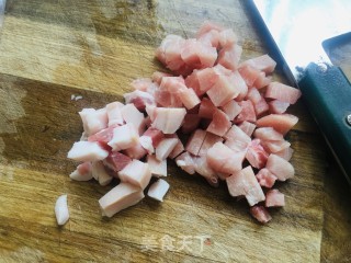 萝卜干炒肉丁的做法步骤：2